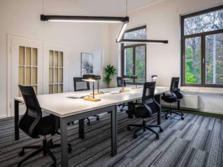 5 Desk Private Office SleevesUp! Hannover City